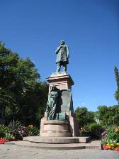 ヘルシンキ公園の像