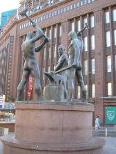 ヘルシンキ・三人の鍛冶屋の像