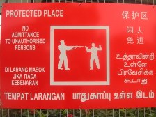 シンガポール警察博物館前の看板